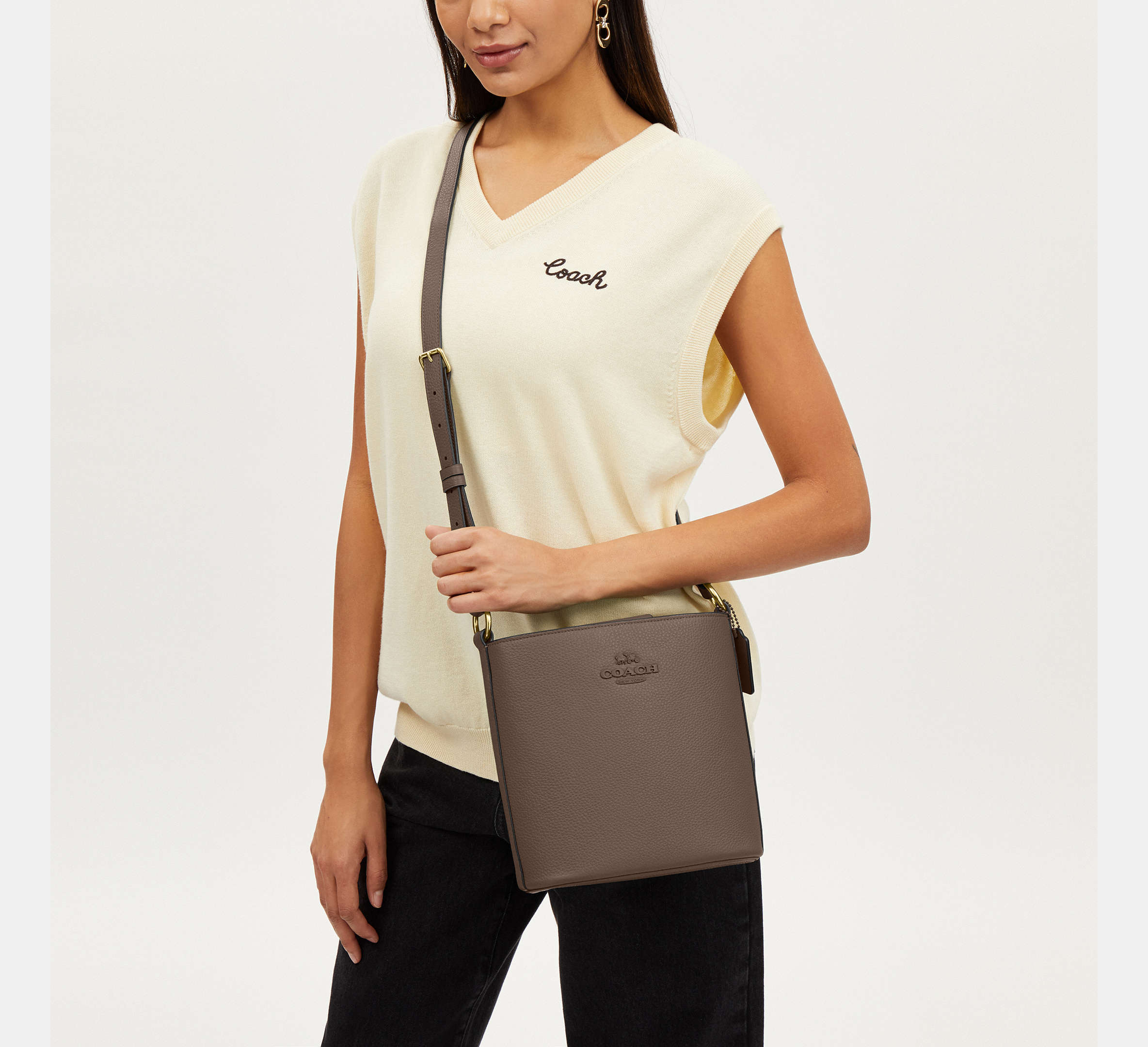 (PREORDER) COACH - Sophie Bucket Bag CR153