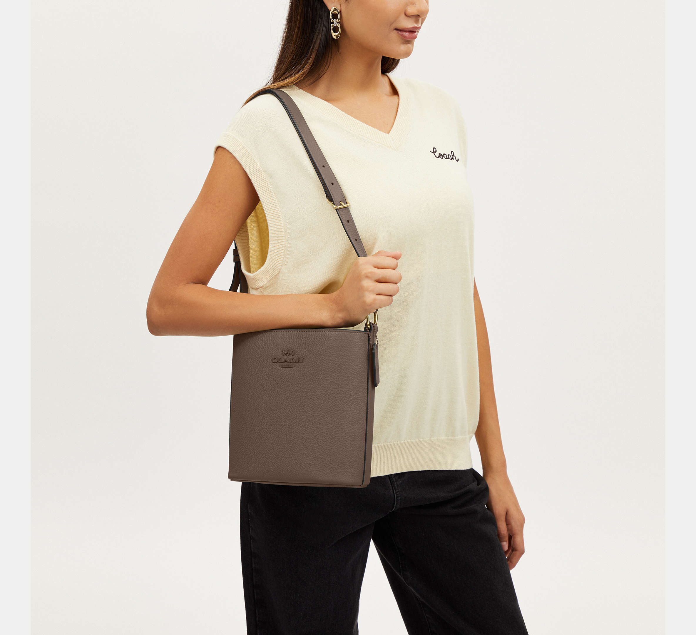 (PREORDER) COACH - Sophie Bucket Bag CR153