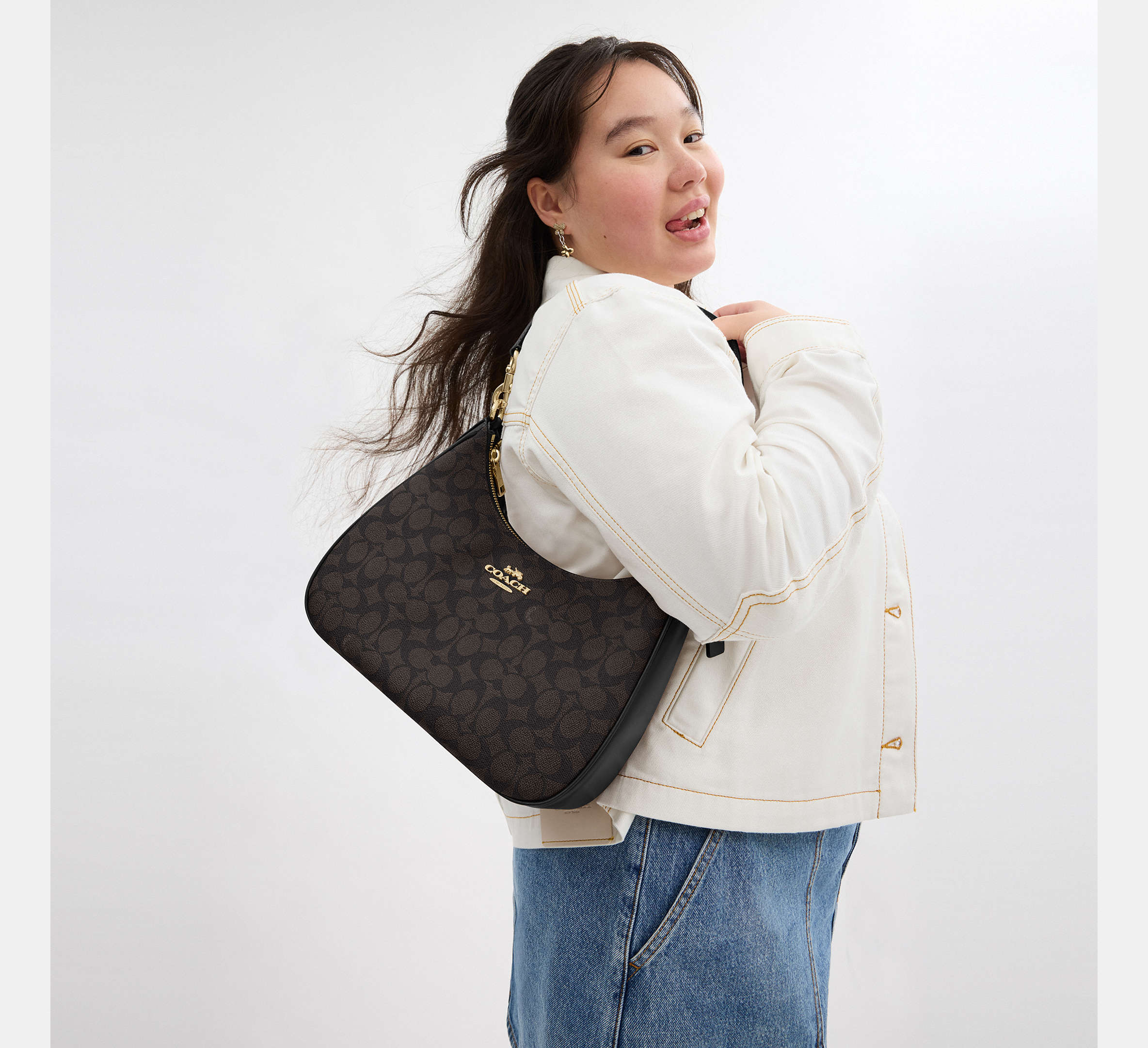 (PREORDER) COACH - Teri Hobo In Signature Canvas CV940 | CAA69